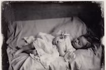 Câu chuyện cảm động phía sau bức ảnh người chết thời Victoria