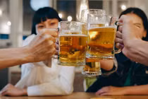 Vì sao có người uống mãi không say, có người nửa ly đã “gục"?