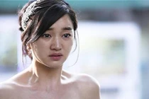 Con dâu cắt buồng trứng, mẹ chồng cho nhịn đói vì tội không đẻ được