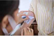 Cảnh trái ngược ở tiệm xăm, xỏ khuyên hậu giãn cách