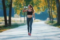 Vui nhộn kiểu đi bộ giật lùi, giảm cân cực kỳ hiệu quả