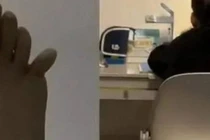 Đá gãy ngón chân vì tức giận khi dạy con học bài