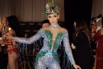 Cô gái thắng giải vẻ đẹp vượt thời gian