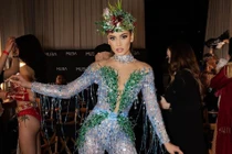 Cô gái thắng giải vẻ đẹp vượt thời gian