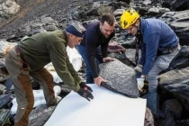 Tình cờ tìm ra thế giới đã mất 280 triệu tuổi nhờ... đi bộ