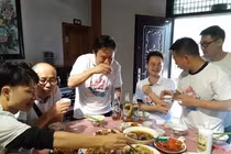 Nhận ra 5 sự thật phũ phàng khi đi họp lớp cấp 2