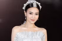 Bột bết vào tóc khi quay hình, Lan Ngọc dùng nước rửa chén để rửa 