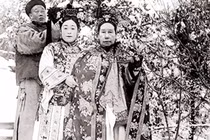 Thở dài biết nhà Thanh đã ‘hết thuốc chữa’ khi thấy Từ Hi tắm