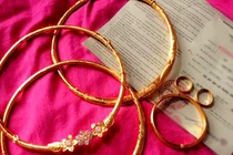 Anh trai cưới tôi tặng cả cây vàng, ngày tôi cưới anh trả 1 chỉ