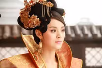 Nàng hậu có làn da toả hương, bị ép làm chiến lợi phẩm là ai?