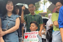 Những hình ảnh cảm động trong kỳ thi vào lớp 10 ở Hà Nội