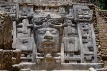Bí ẩn chiếc mặt nạ khổng lồ của nền văn minh Maya