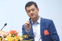 Cuộc sống nợ nần của Lý Á Bằng