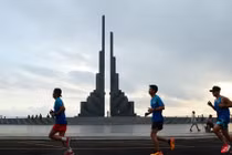 Tháp Nghinh Phong, nơi gió về kể chuyện đất Phú trời Yên