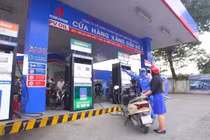 Giá xăng nguy cơ tăng gần 1.000 đồng/lít, kỷ lục đắt đỏ nhất lịch sử