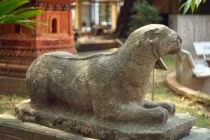 Vì sao thường đặt sư tử đá trước cổng, hổ đá trước lăng mộ?