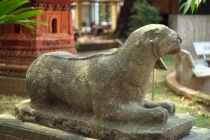 Vì sao thường đặt sư tử đá trước cổng, hổ đá trước lăng mộ?