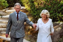 Thái tử Charles Hoàng gia Anh đến với người yêu cũ thế nào?