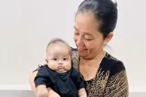 Con lớn nhanh, Lê Dương Bảo Lâm 'có lúc tưởng vợ ôm thằng nào'