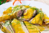 Luộc gà làm theo công thức chuẩn đầu bếp 5 sao, da giòn vàng ruộm