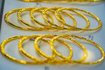 Giá vàng hôm nay 21/9: Vàng tiếp tục xuống dốc