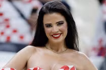 Sau World Cup, Ivana Knoll lại khiến dân mạng dậy sóng với món quà