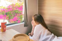 Du khách thích du lịch bằng tàu hỏa vì được ngắm cảnh