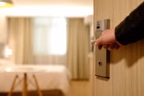 Vợ lo ăn từng bữa, chồng mang trăm triệu cho nhân tình