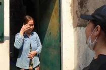 Người thuê trọ bật khóc khi chủ nhà miễn tiền phòng mùa dịch