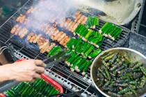 Bất ngờ loại rau cuộn thịt cực ngon, ăn đẹp da, ngừa bệnh xương khớp