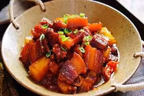 Công thức kho thịt ba chỉ tích trữ ngày Tết 