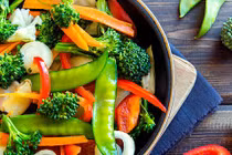 Xào rau cho ngay vào chảo là sai lầm lớn