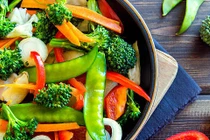 Xào rau cho ngay vào chảo là sai lầm lớn