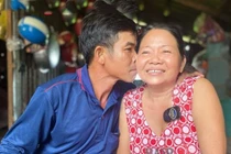 Người đàn ông lấy vợ hơn 30 tuổi bất chấp sự chê cười