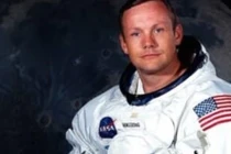 Người đầu tiên đặt chân lên Mặt trăng là ai?