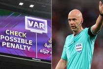Trọng tài VAR mắc sai lầm bị đình chỉ làm việc 