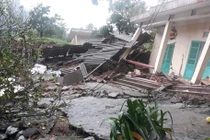 Video: Đồn Biên phòng cửa khẩu Cha Lo tan hoang sau vụ sạt lở