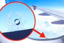 Giải mã bí ẩn 'lỗ hổng nhỏ' trên cửa sổ máy bay 