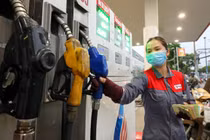 Ủy ban Thường vụ Quốc hội họp bất thường quyết giảm thuế xăng dầu