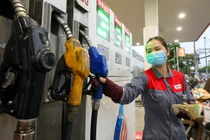 Ủy ban Thường vụ Quốc hội họp bất thường quyết giảm thuế xăng dầu