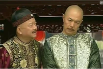 Bỏ cát vào cháo cứu trợ, sao Hòa Thân lại được khen?