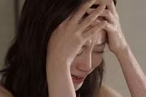 Vợ đi du lịch, chồng ở nhà đập phá hết đồ đạc