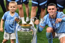 Con trai Phil Foden thành hiện tượng mạng
