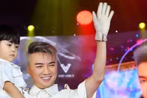 Ca sĩ Đàm Vĩnh Hưng vô tình lộ “nét nhà quê” bên con trai nhỏ