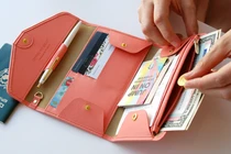 Lựa chọn ví theo mệnh giúp gia chủ phát tài, tiền cạn lại đầy