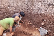 Phát hiện 9 bộ di cốt an táng theo tư thế bó gối ở Nghệ An 