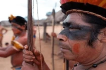 Bộ tộc kỳ lạ: Người dân đều bị câm, ăn muỗi để sinh tồn 