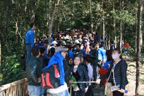 Cáp treo Yên Tử “treo” vì dòng người tới lễ nhập tượng 