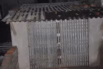 Đổ xăng đốt tiệm thuốc, 3 người bị thương nặng