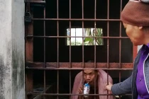 Mẹ già nuôi 3 con tâm thần, chịu tin đồn “ma ám”